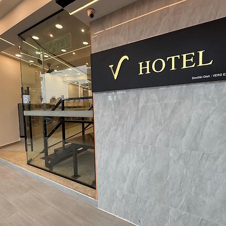 V Hotel جوهر بهرو المظهر الخارجي الصورة