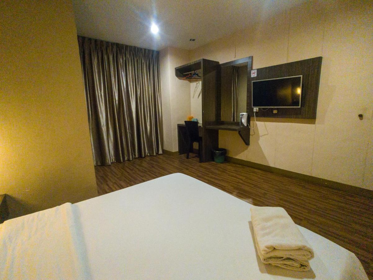 V Hotel جوهر بهرو المظهر الخارجي الصورة