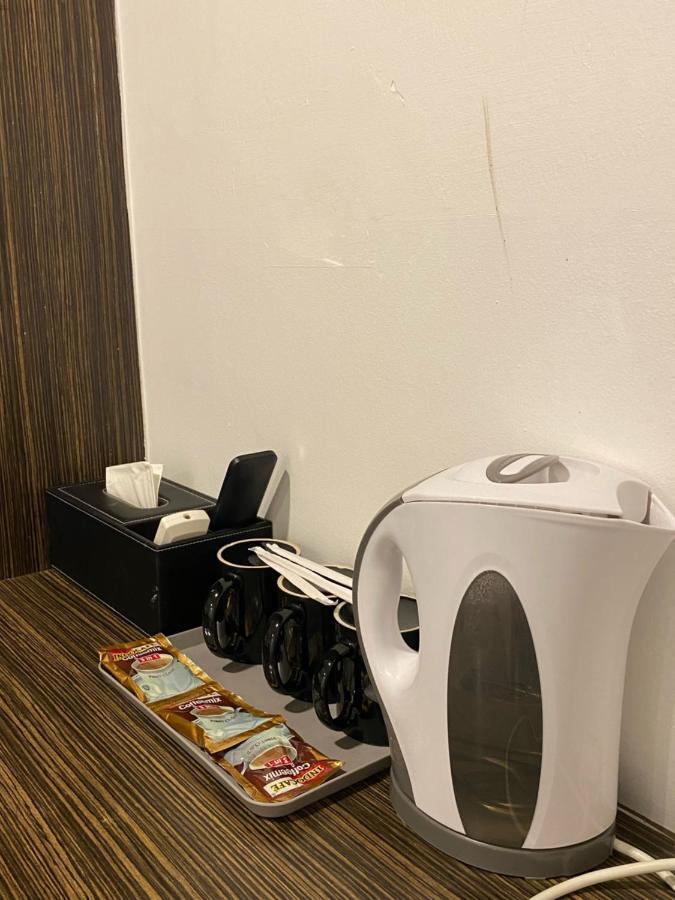 V Hotel جوهر بهرو المظهر الخارجي الصورة