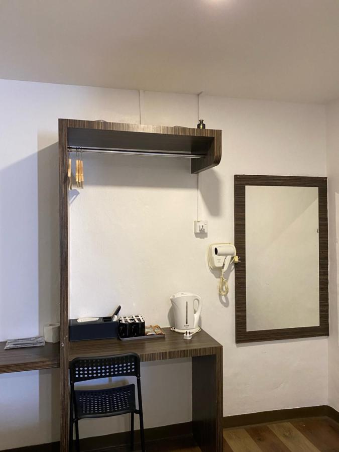 V Hotel جوهر بهرو المظهر الخارجي الصورة