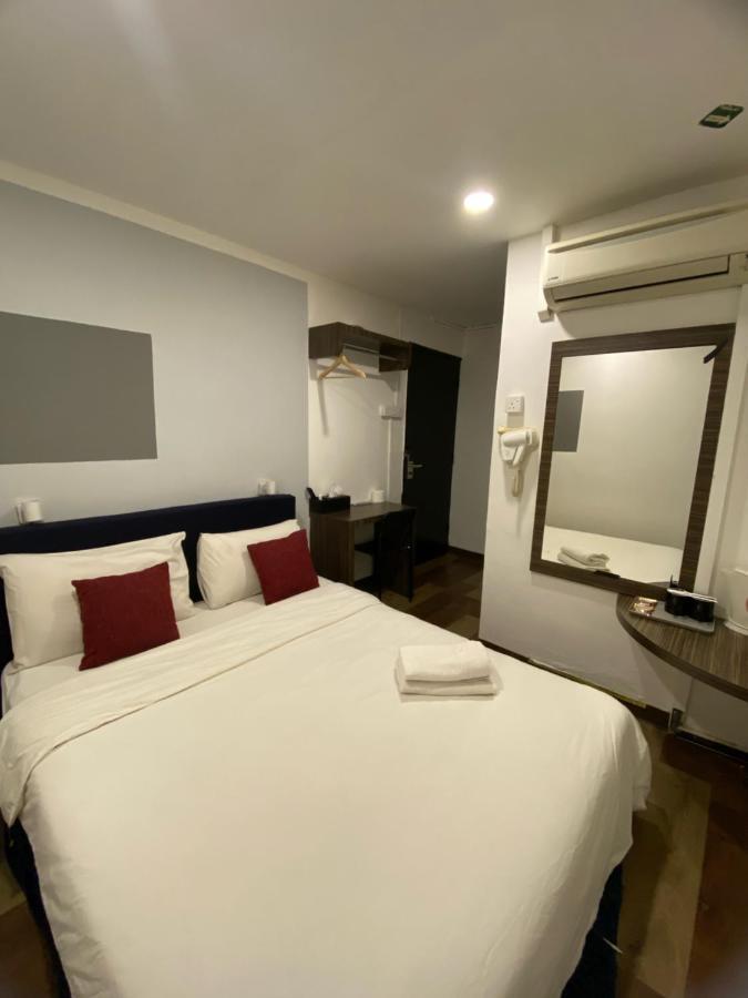 V Hotel جوهر بهرو المظهر الخارجي الصورة