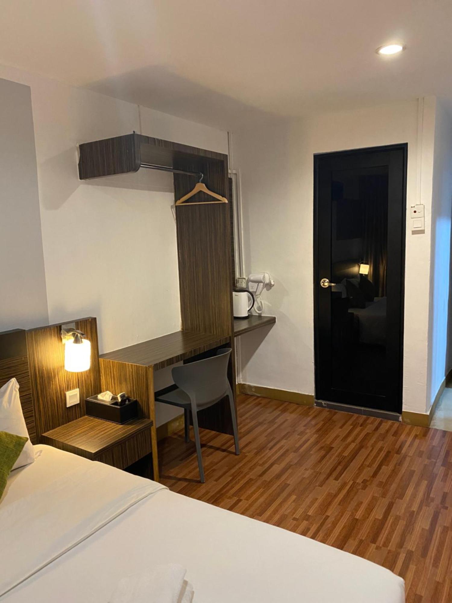 V Hotel جوهر بهرو المظهر الخارجي الصورة