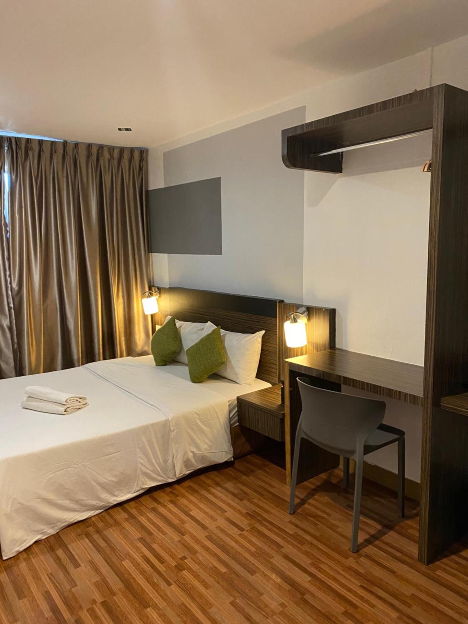 V Hotel جوهر بهرو المظهر الخارجي الصورة