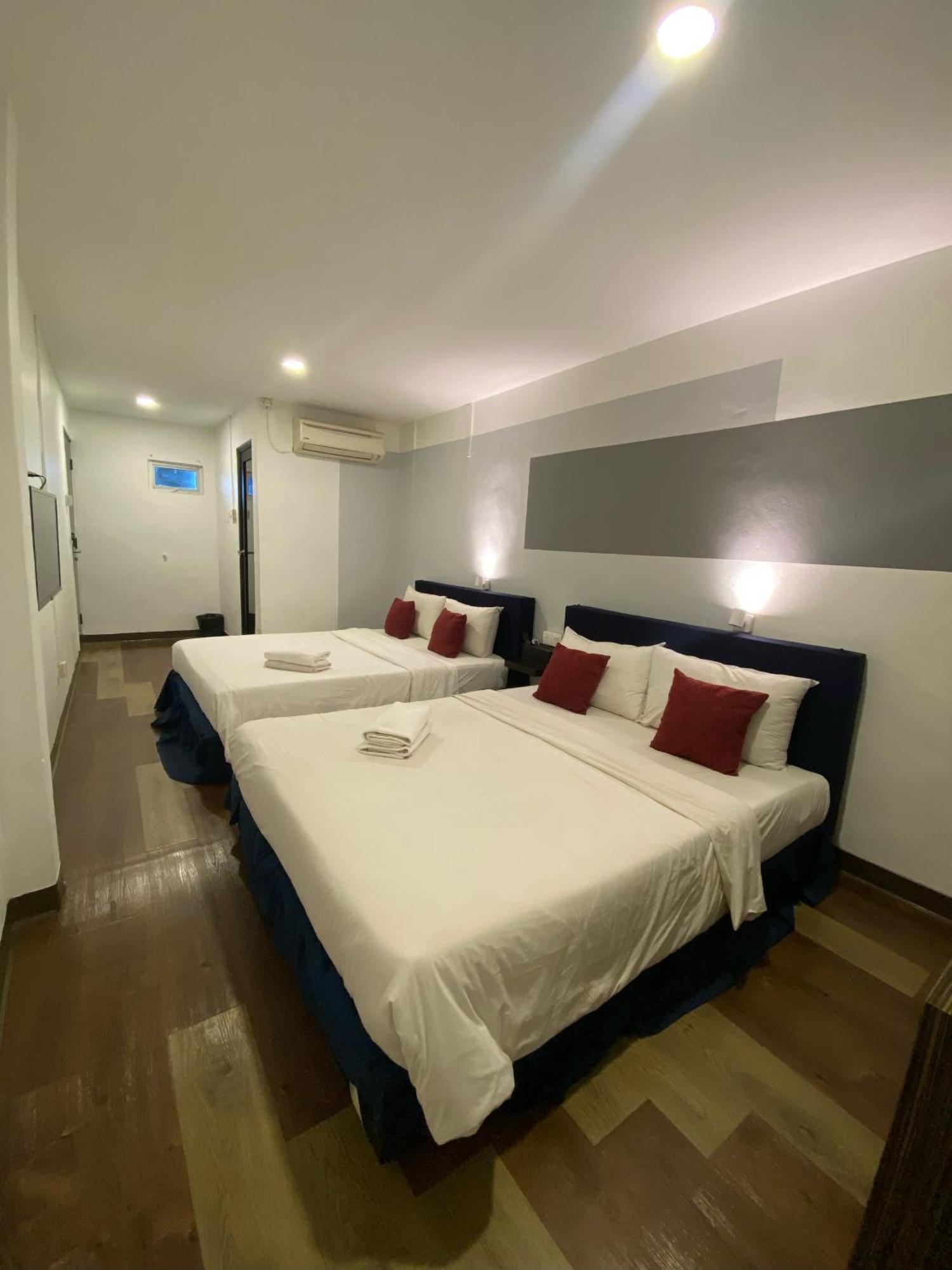 V Hotel جوهر بهرو المظهر الخارجي الصورة
