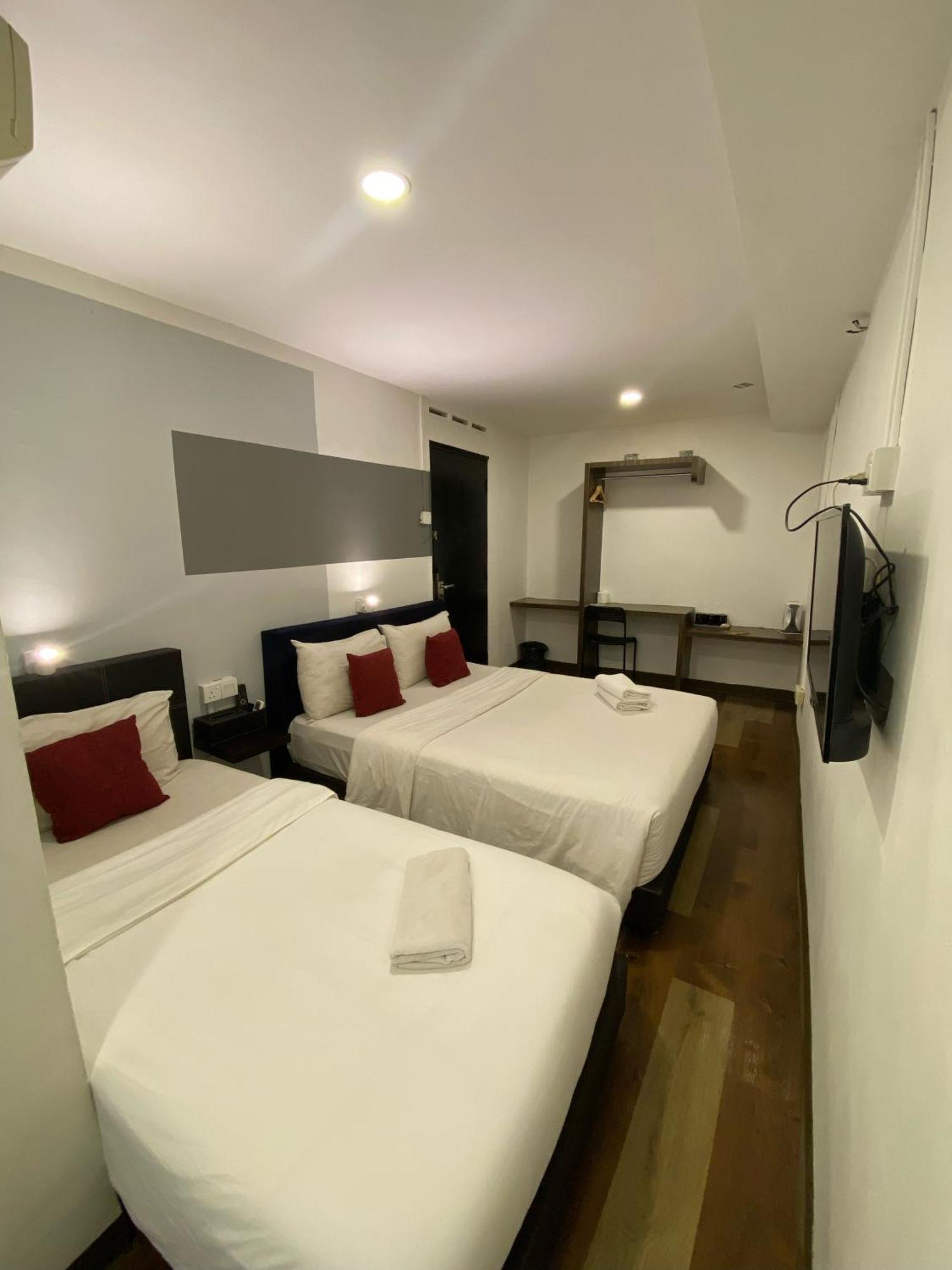 V Hotel جوهر بهرو المظهر الخارجي الصورة