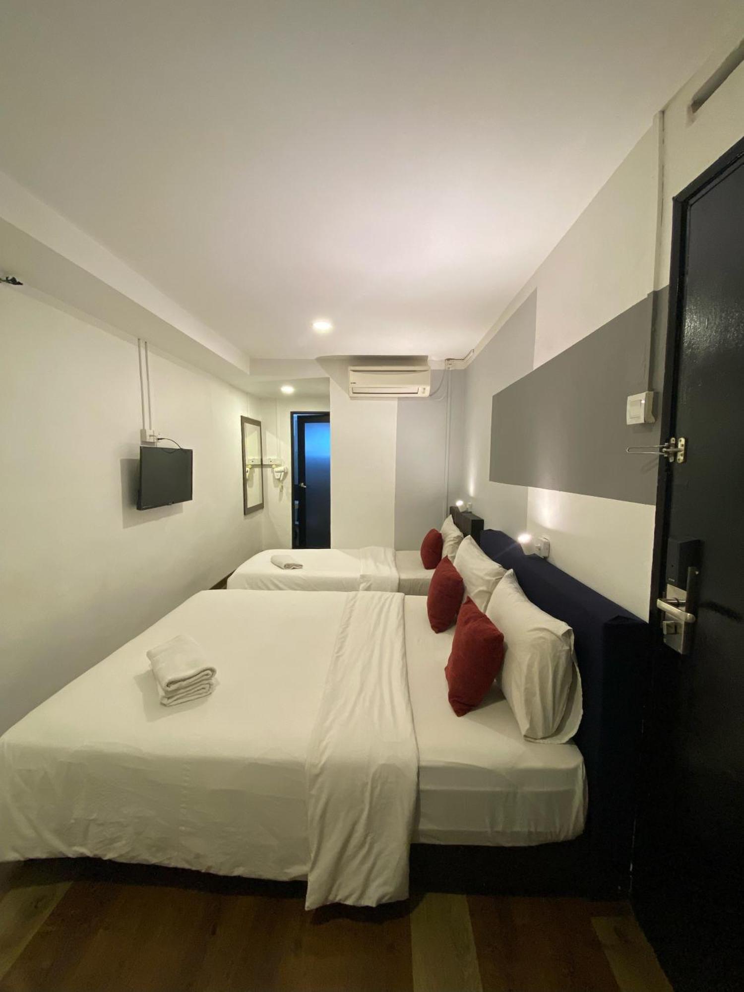 V Hotel جوهر بهرو المظهر الخارجي الصورة