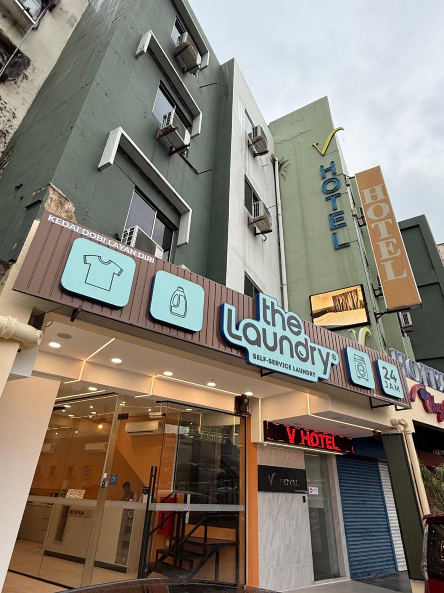 V Hotel جوهر بهرو المظهر الخارجي الصورة