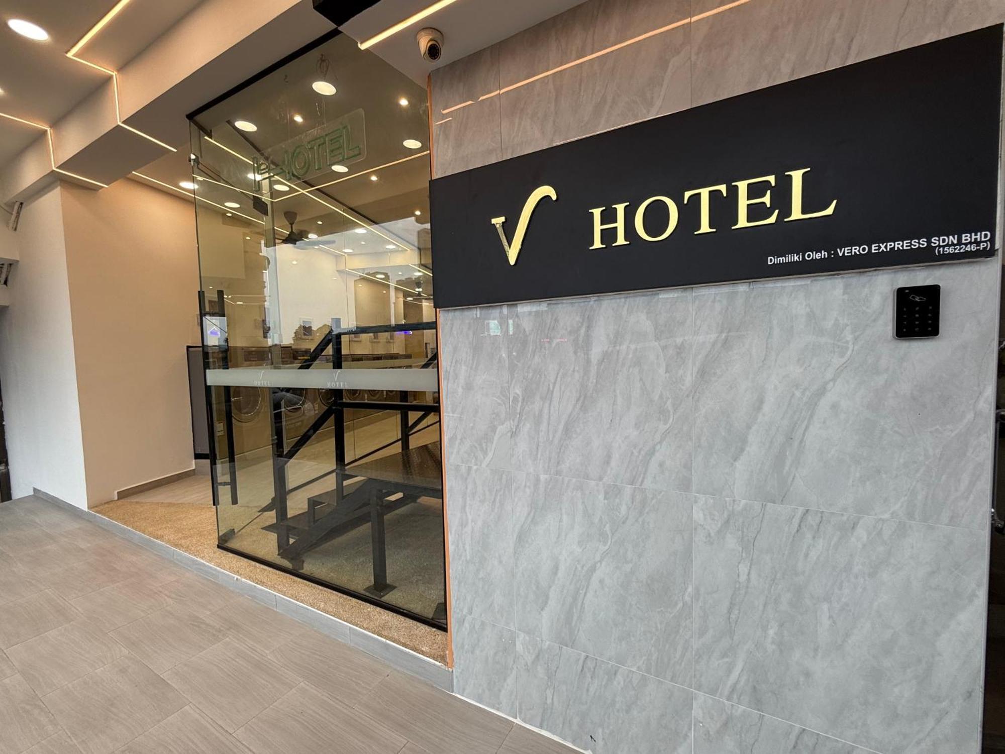 V Hotel جوهر بهرو المظهر الخارجي الصورة
