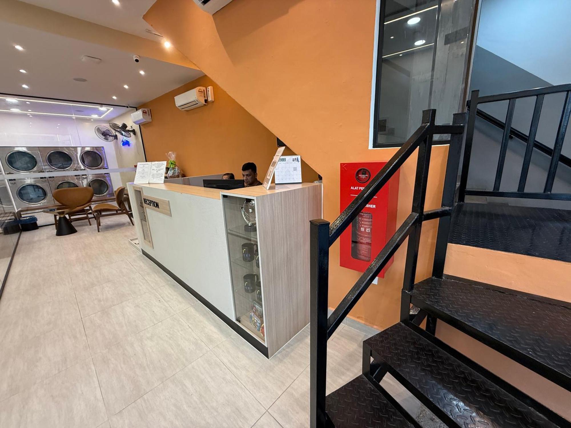V Hotel جوهر بهرو المظهر الخارجي الصورة